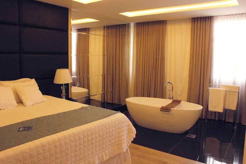 Presidential Room, 1 King Bed photo 2