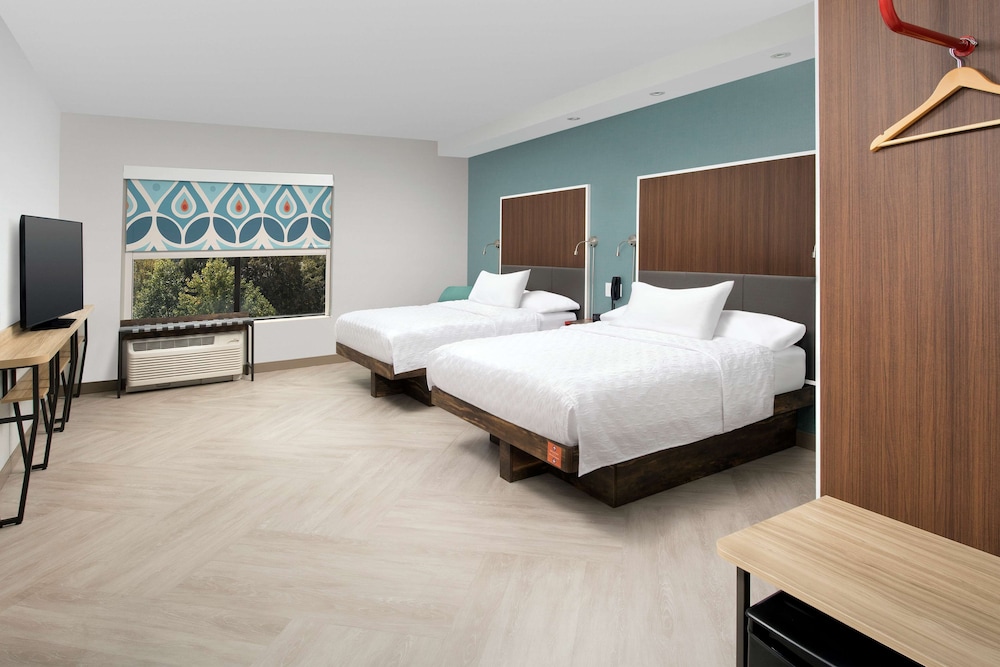 Room, 2 Queen Beds, Accessible, Non Smoking (Bathtub)