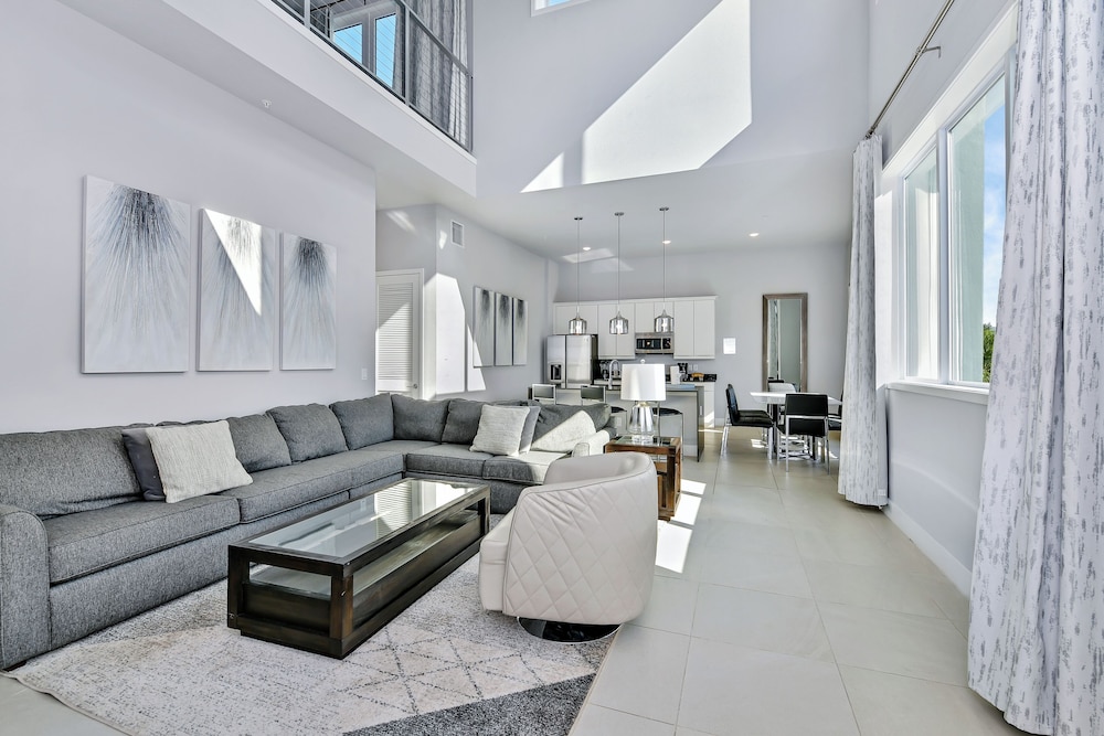 Luxury Condo, 5 Bedrooms, Pool Access (Two Story Deluxe)