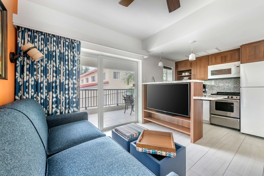 1 Bedroom Ocean Front King Suite