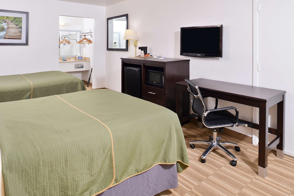 Room, 2 Double Beds, Non Smoking - Photo 2