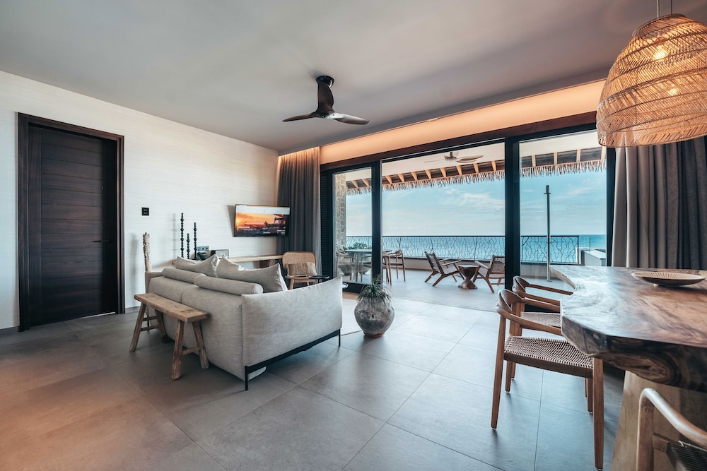 Luxury Penthouse, 2 Bedrooms, Sea View thumbnail 6
