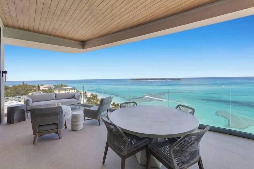 Luxury Condo, 3 Bedrooms, Kitchen, Beachfront