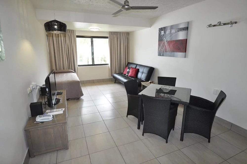 Basic Suite, 1 Bedroom, Kitchenette, Partial Sea View