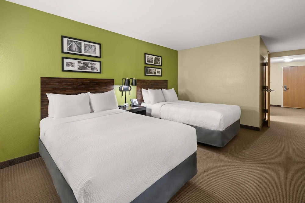 Double Room, 2 Double Beds, Accessible - Photo 2