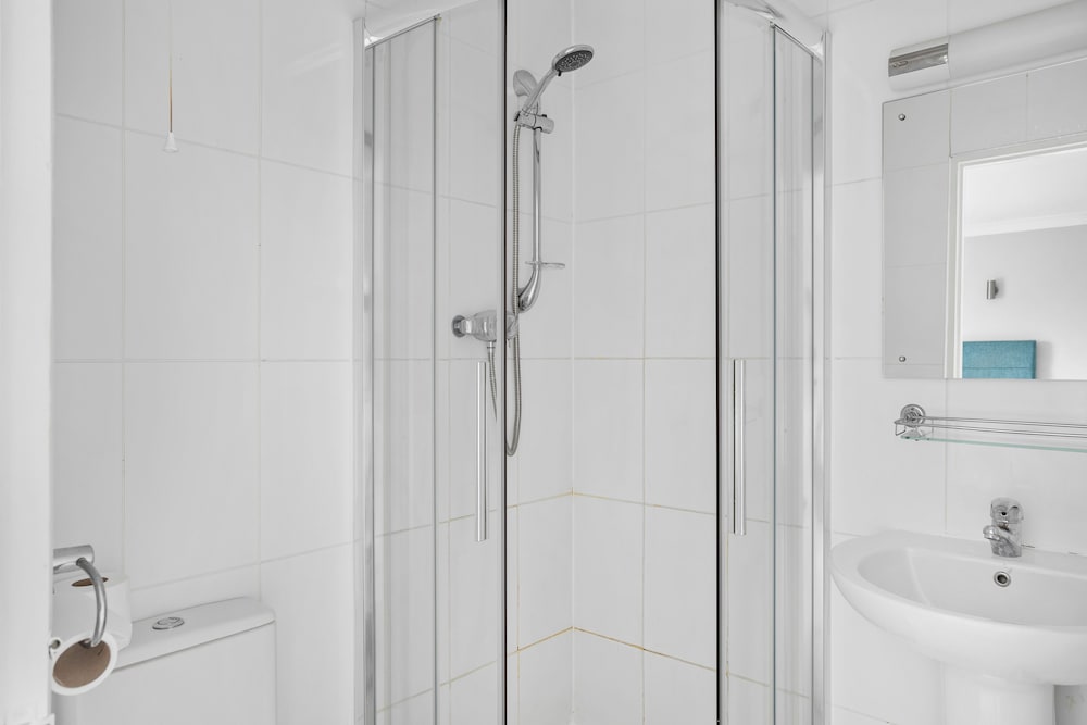 Twin Room, Ensuite - Photo 3