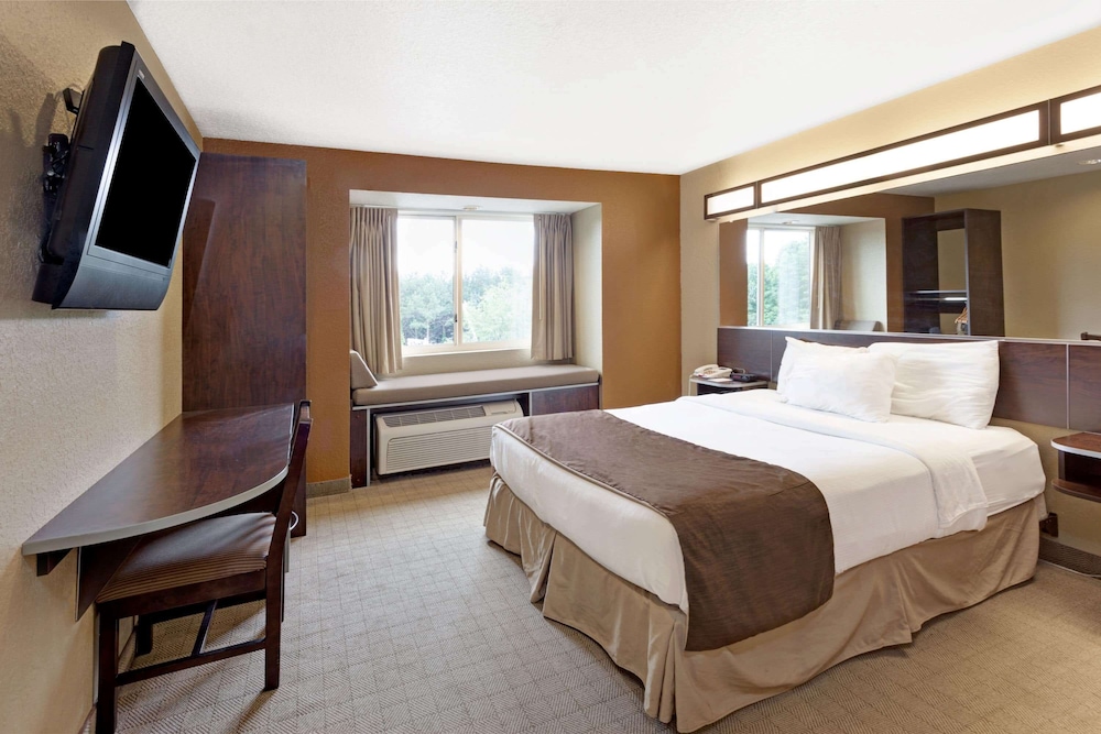 Room, 1 Queen Bed, Non Smoking - Photo 3