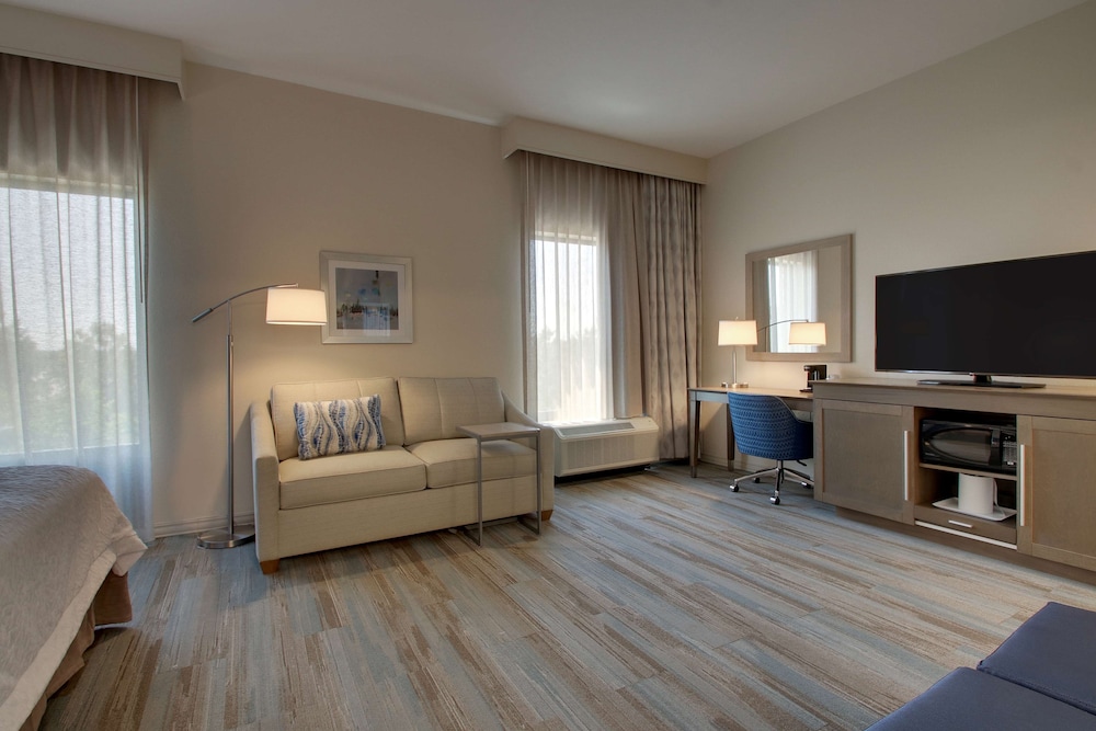 Room, 1 King Bed, Accessible, Bathtub photo 3