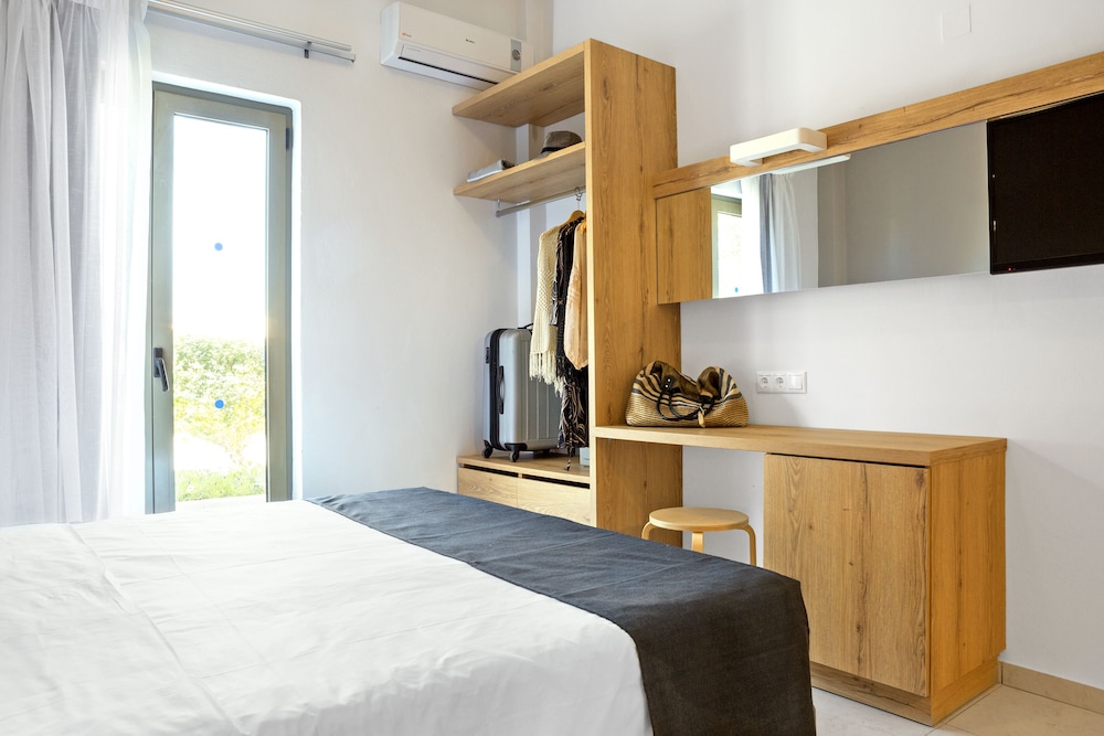 Superior Room, Partial Ocean View