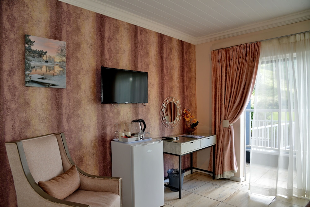 Luxury Room (Downstairs) - Photo 3