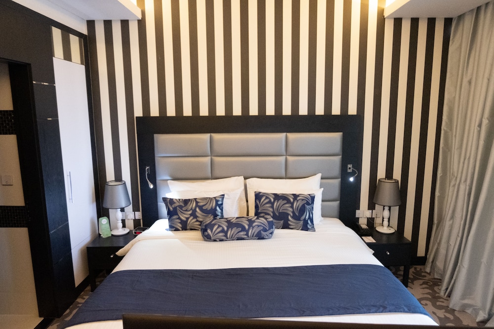 Classic Room, 1 King Bed photo 2