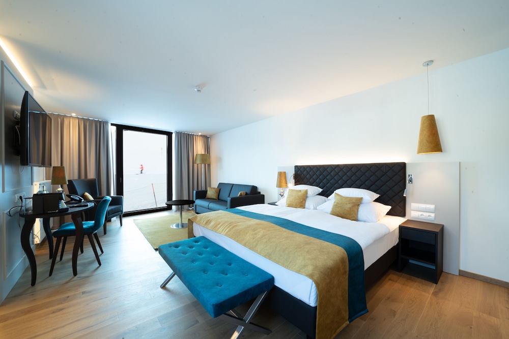 Junior Suite (Deluxe) photo 1