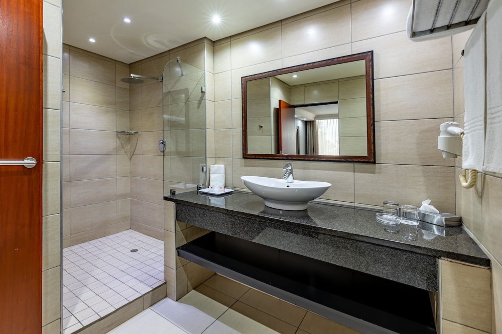 Suite - Photo 9