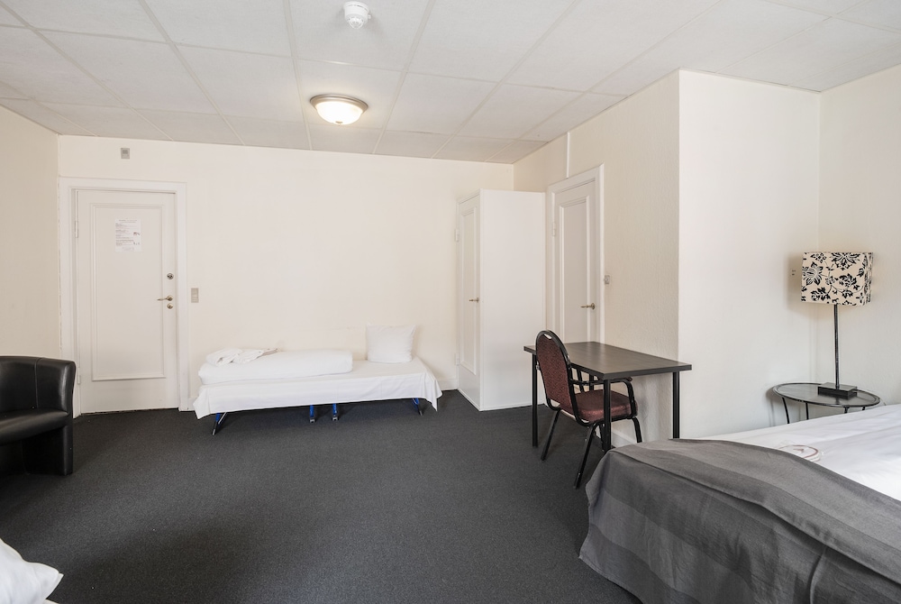 Economy Quadruple Room photo 3