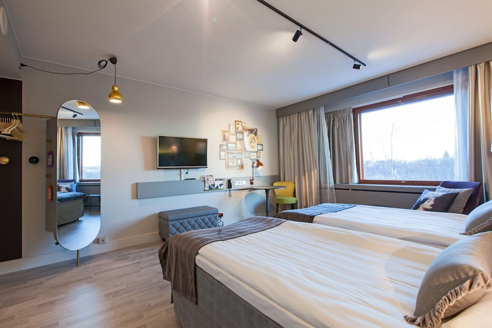 Standard Double Room, 1 King Bed photo 3