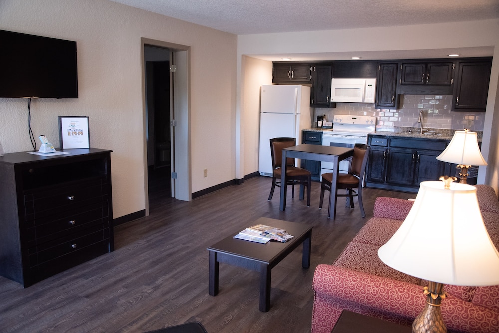 Suite, Multiple Beds, Non Smoking - Photo 5