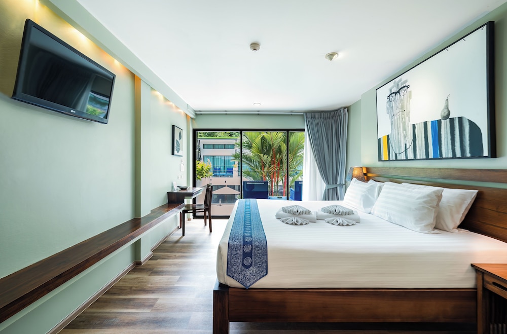 Deluxe Double Room, Pool View - Photo 3