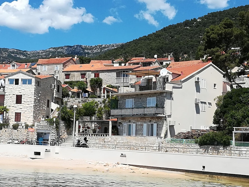Apartment (Pava - direct at the beach with terra)
