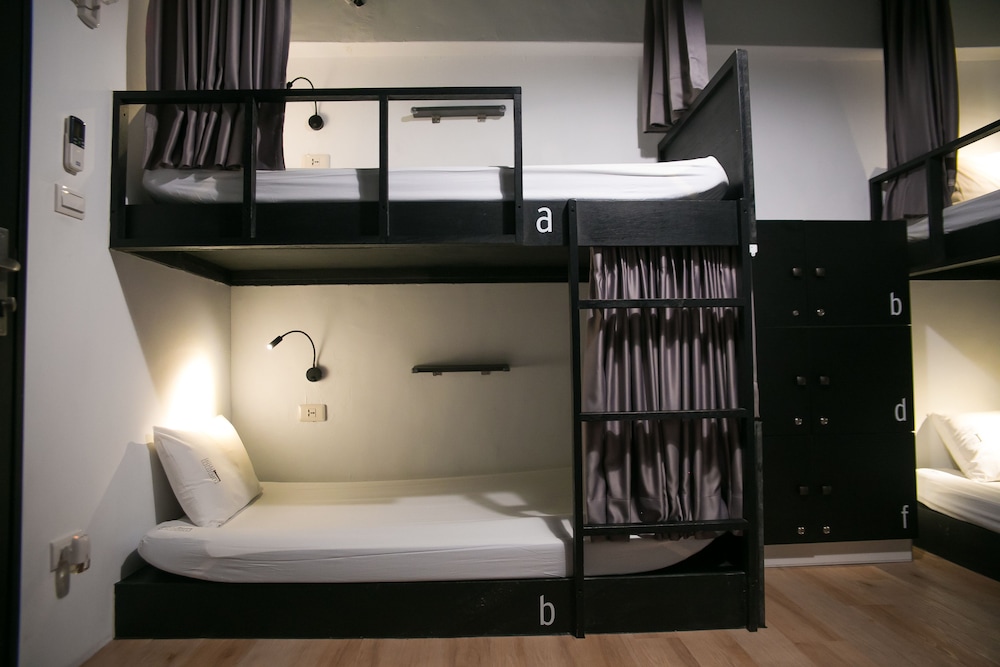 Room, Multiple Beds, Shared Bathroom photo 1