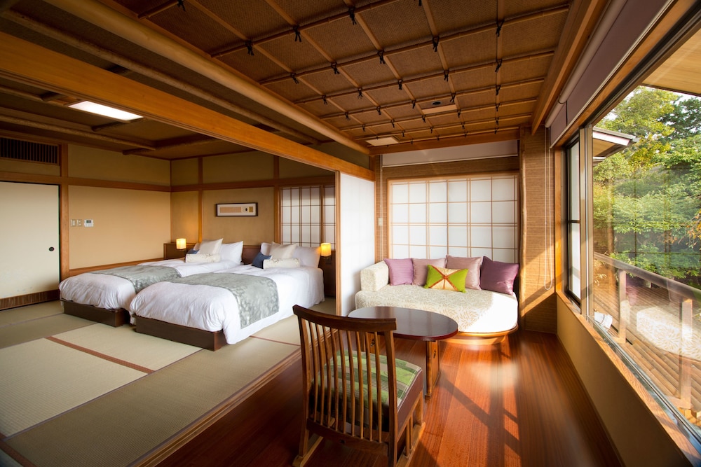 Japanese Western Style Twin Room (When selecting Half Board Plan:Dinner is French plan)