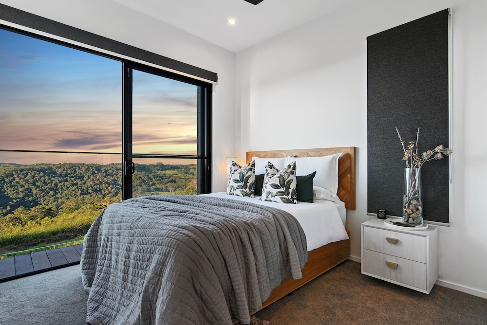 Luxury Cabin, 2 Bedrooms, Mountain View photo 3