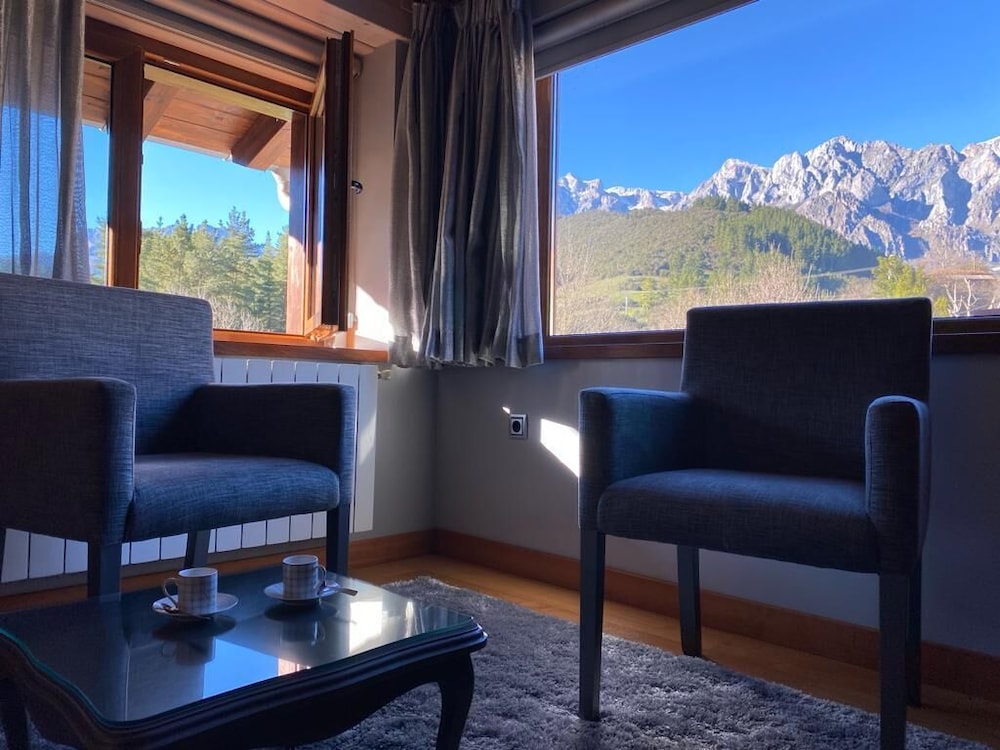 Exclusive Studio Suite, 1 Bedroom, Hot Tub, Mountain View photo 2