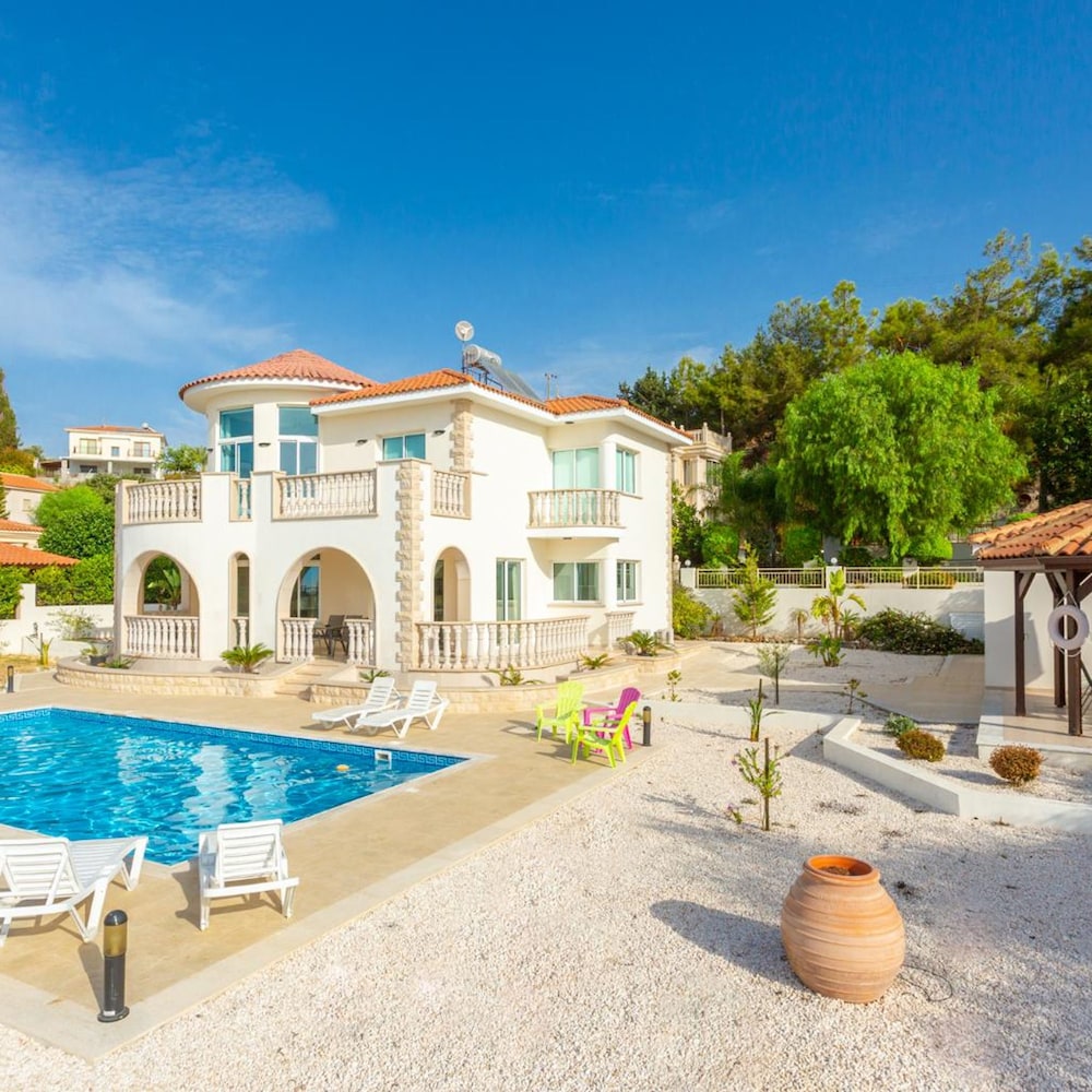 Villa photo 3