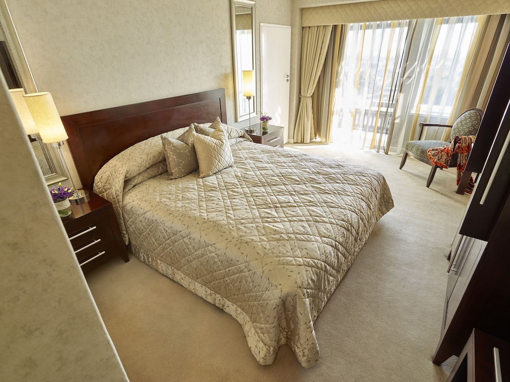 Junior Suite, 1 Queen Bed, City View photo 1