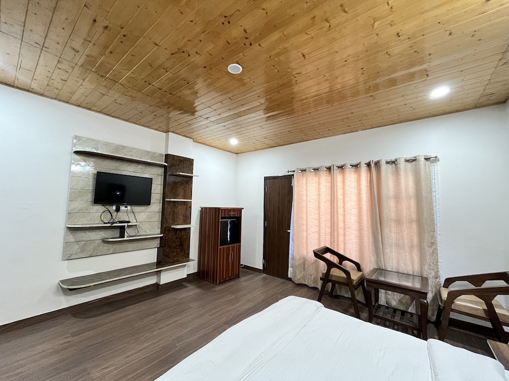 Deluxe Suite photo 2