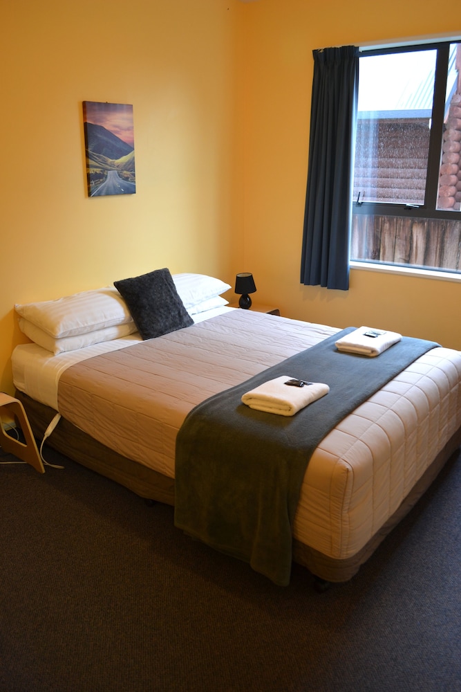 Standard Double Bed (Shared bathroom) photo 3