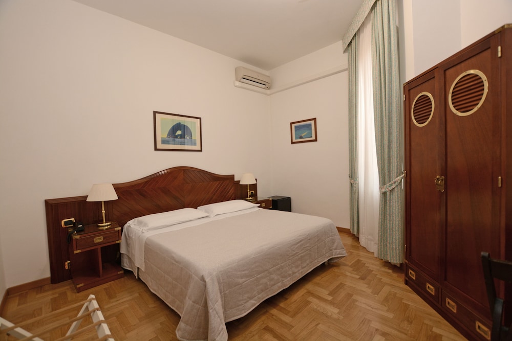 Standard Double or Twin Room photo 1
