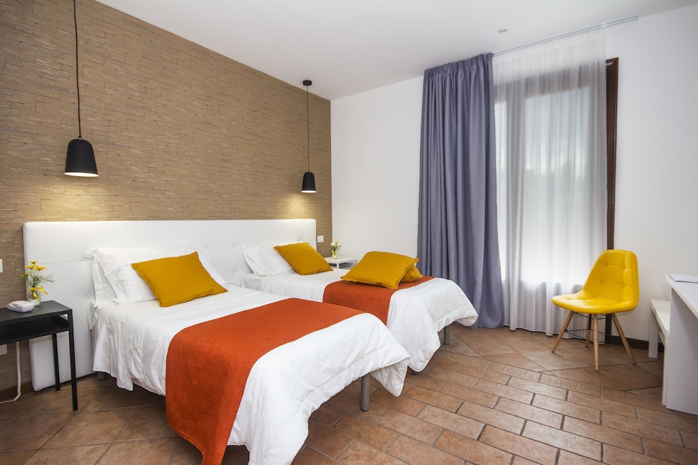 Economy Double Room, Private Bathroom photo 2