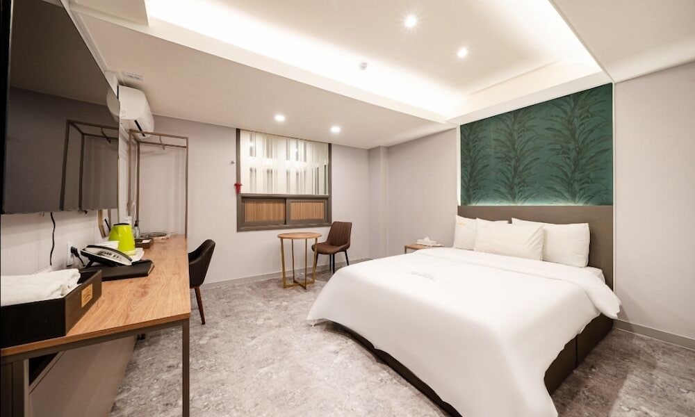 Double Room with Private Bathroom - Photo 1