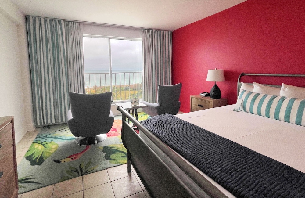 Standard Room, 1 King Bed, Oceanfront - Photo 4