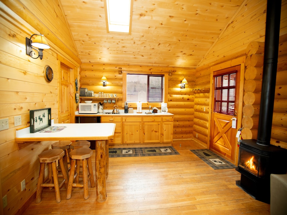 Luxury Cabin, Multiple Beds, Non Smoking, Kitchenette photo 3