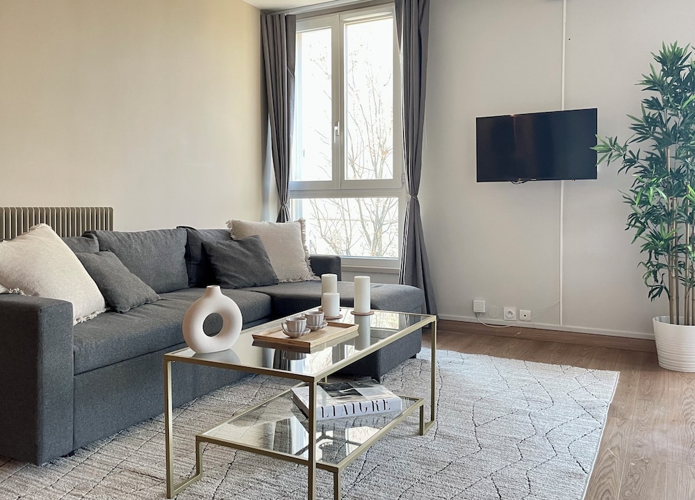 Family Apartment, City View