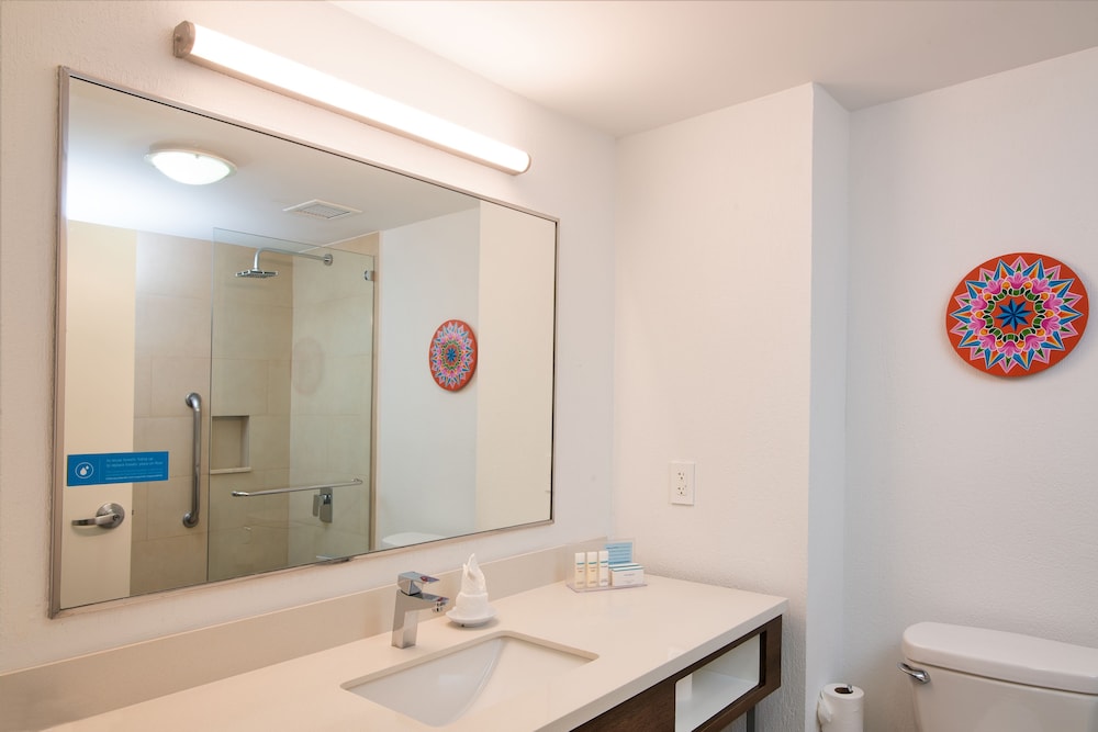 Studio, 1 King Bed, Accessible - Photo 9