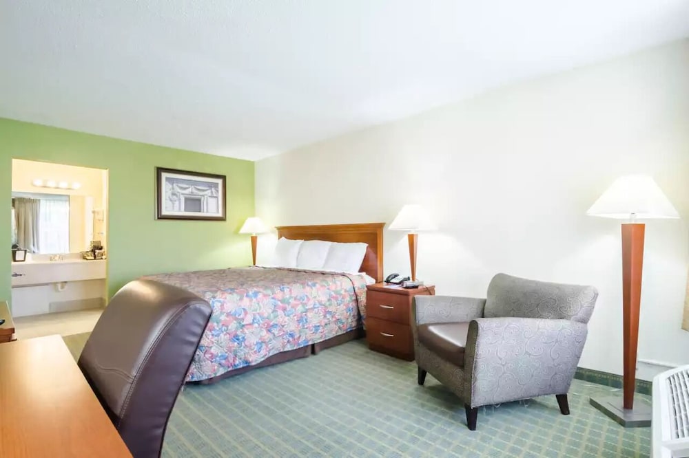 Room, 1 King Bed, Accessible Bathtub, Non Smoking - Photo 1