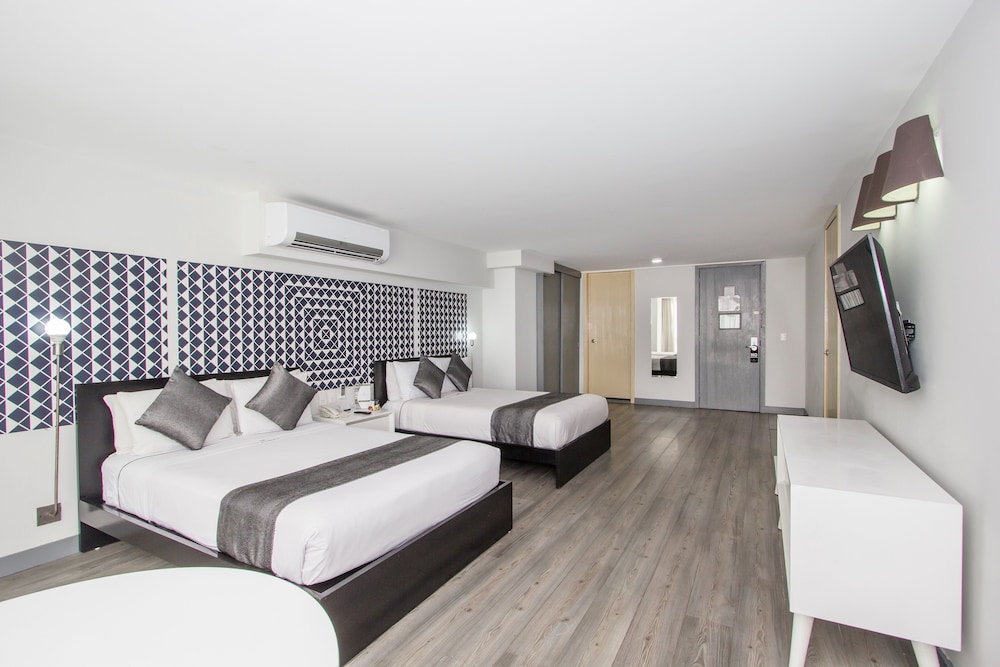 Basic Room, 2 Double Beds - Photo 9