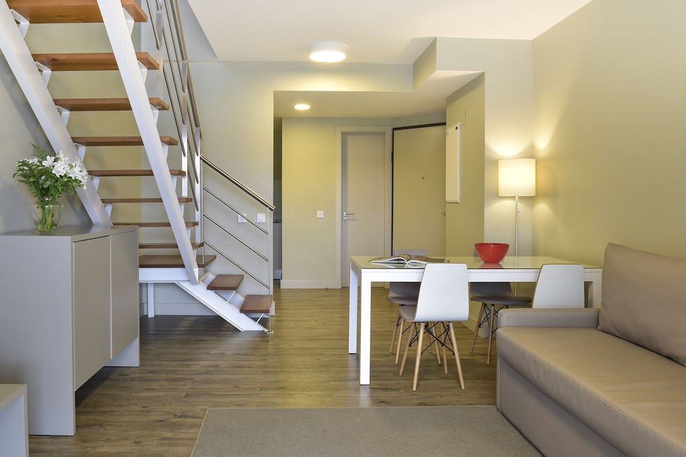 Premium Duplex, 1 Bedroom - Photo 2
