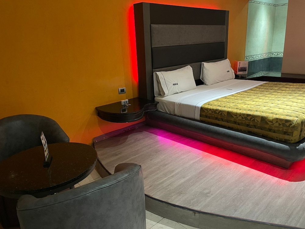 Junior Suite, 1 King Bed photo 3