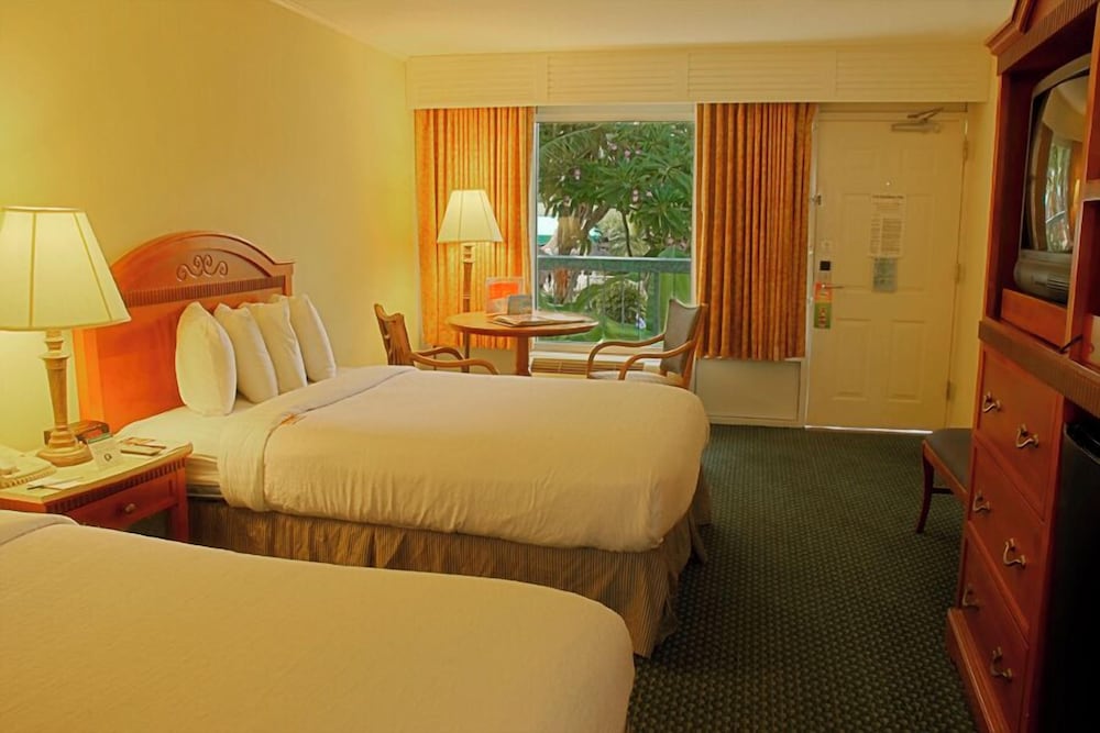 Standard Room, 2 Queen Beds, Balcony, Marina View photo 1