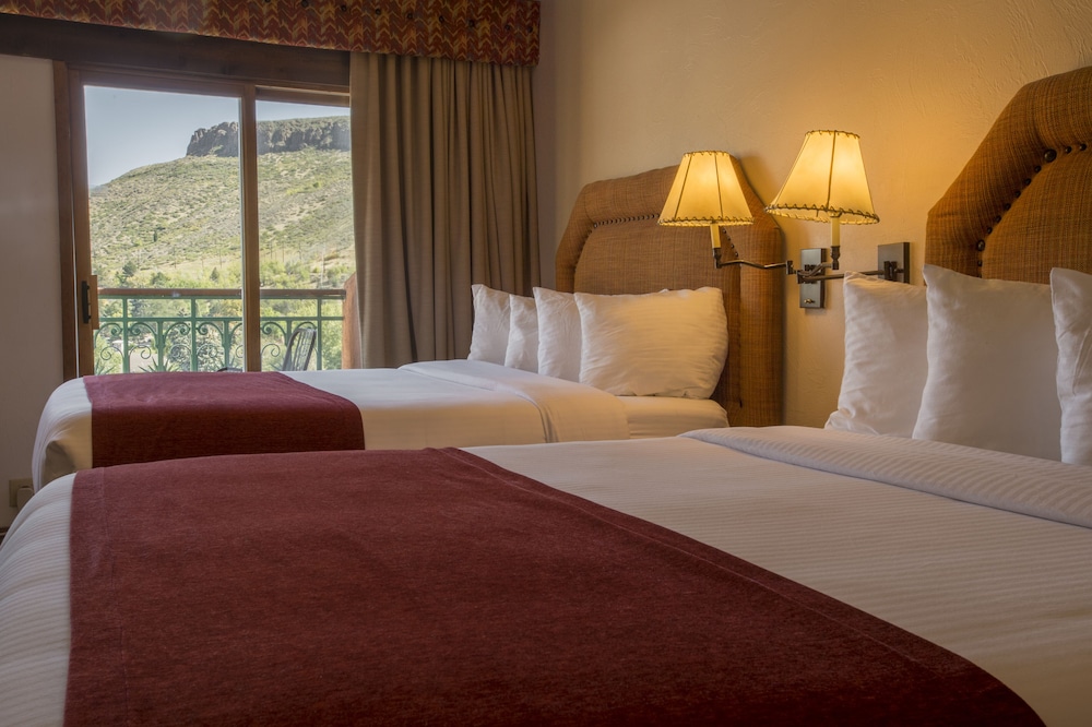 Grand Room, 2 Queen Beds (Table Mountain)
