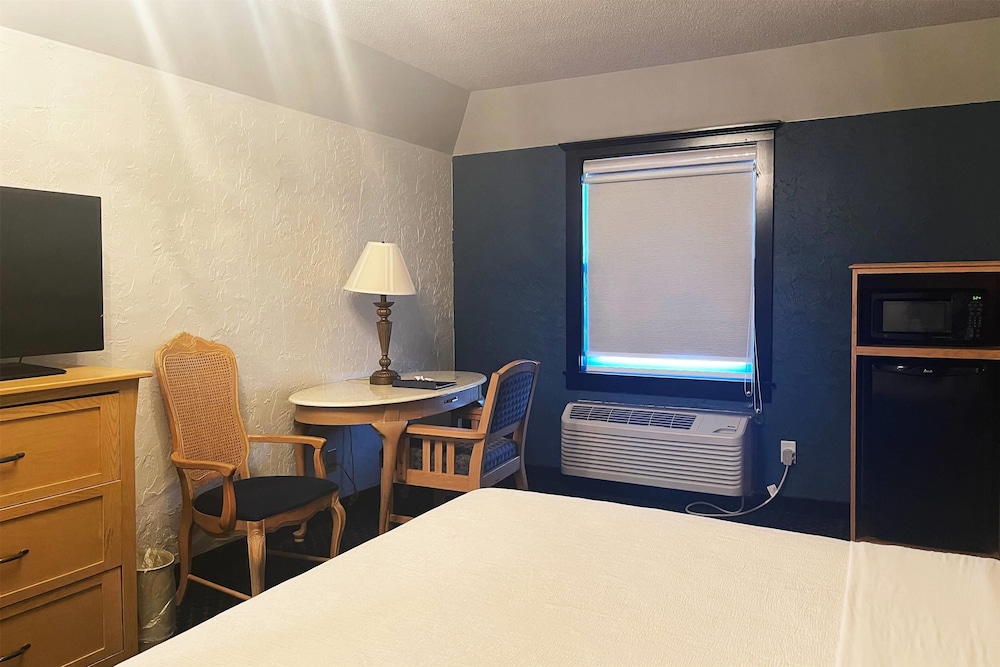 Deluxe Room, 1 Queen Bed, Non Smoking - Photo 1