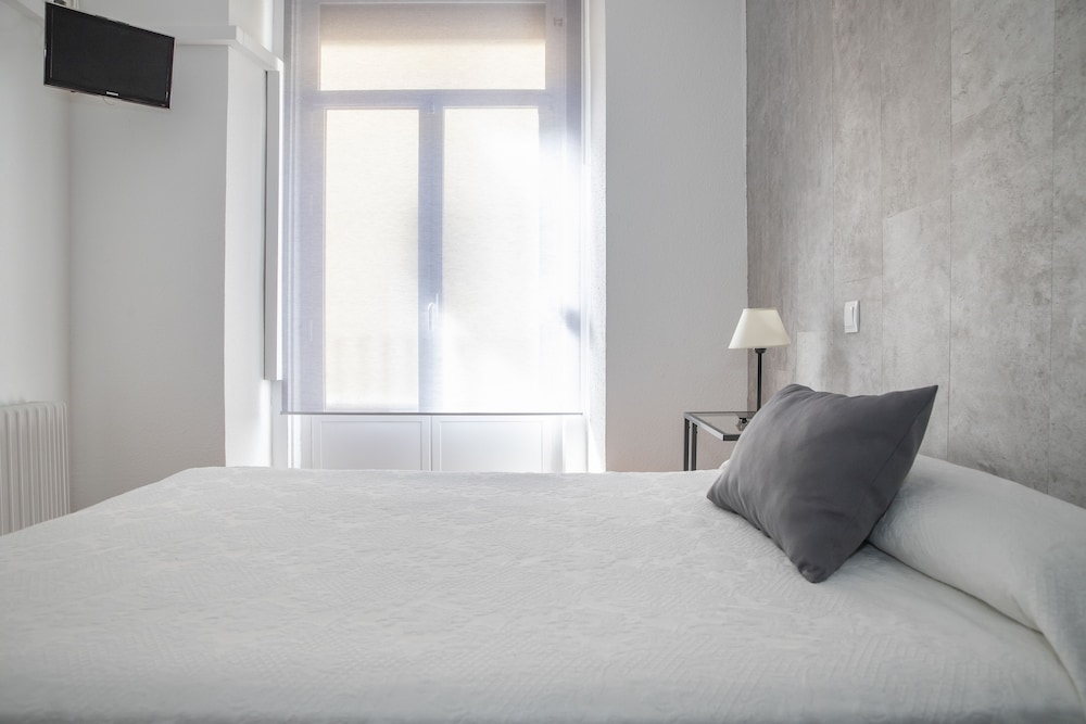 Double Room thumbnail 5