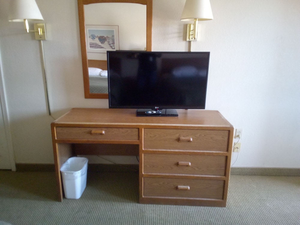 Standard Triple Room, Multiple Beds, Non Smoking, Mountain View (Microwave And Fridge) photo 3