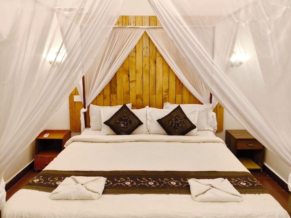 Deluxe Double Room, Pool View