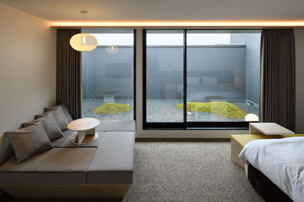 Suite Room - Photo 7