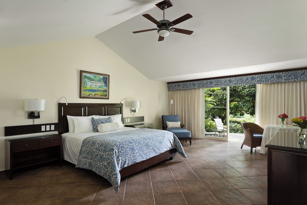 Deluxe Room, 1 King Bed, Garden View photo 1