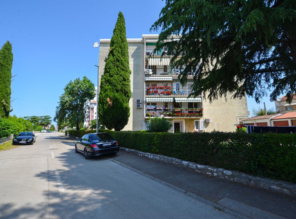 Apartment (One Bedroom Apartment with Balcony)